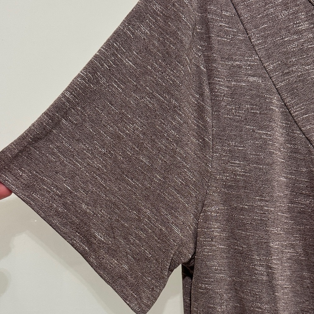 Two size 1X womens tops. One is NWT and one is NW/O tags - Picture 10 of 11